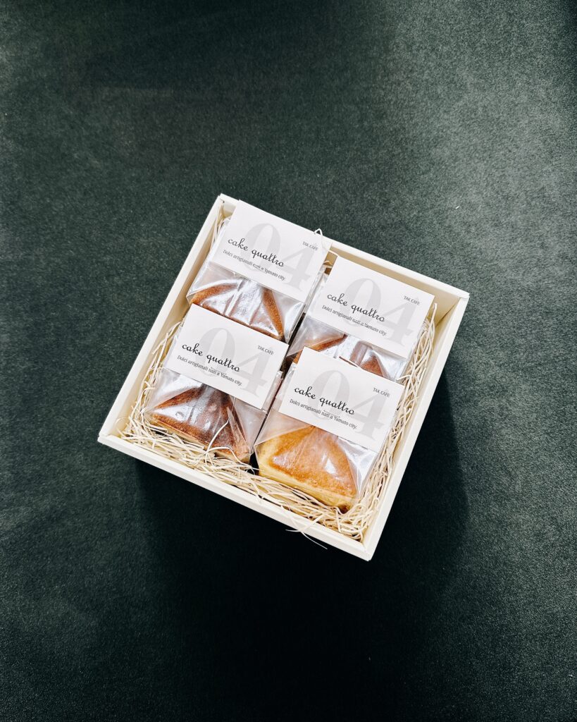 TAK CAFE「cake quattro」パッケージデザイン